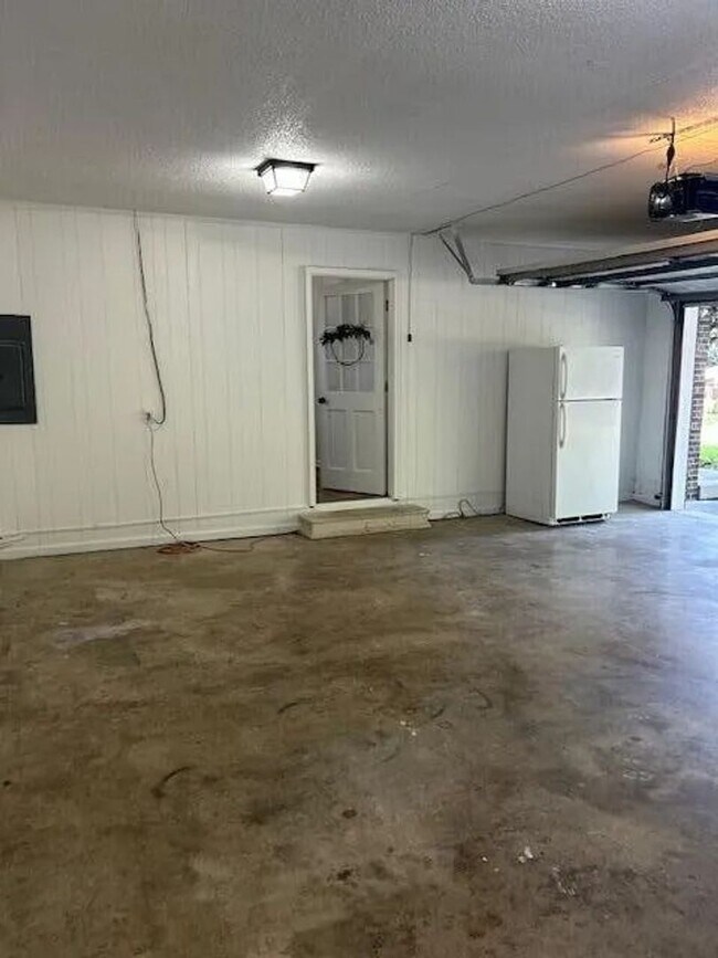 Building Photo - GORGEOUS RENOVATED HOME