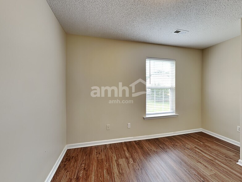 Building Photo - 213 Brenley Ln