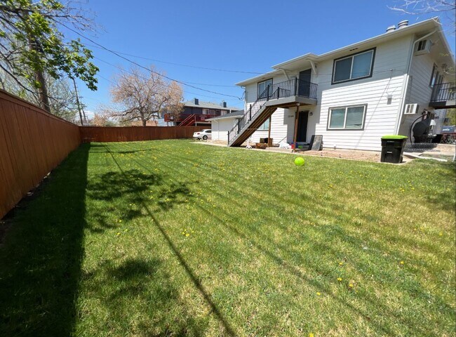 Building Photo - Remodeled 2 Bed 1 Bath Unit Near Children’s Hospital!