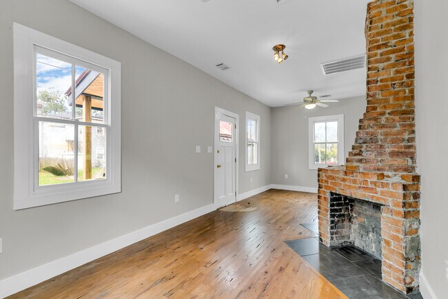Building Photo - 415 E Anderson St
