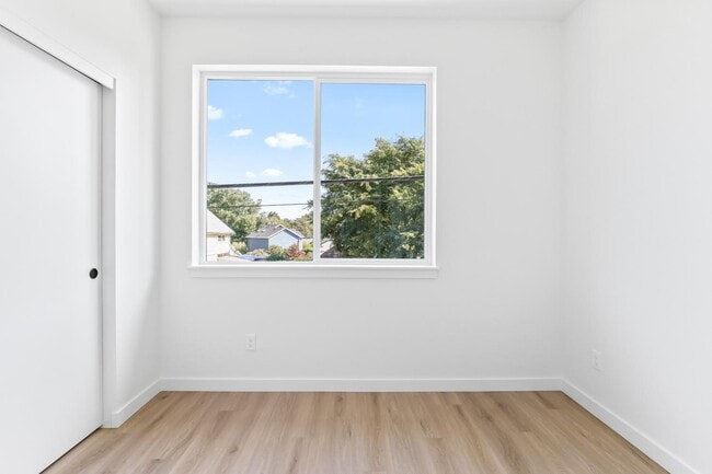 Building Photo - 787 NE Bryant St