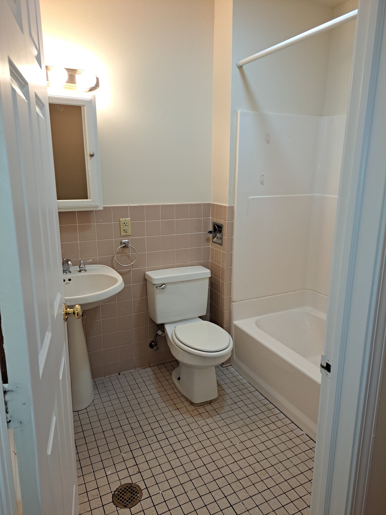 Building Photo - 3229 7th Ave