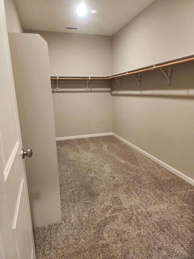 Building Photo - 3/2/2 Beautiful Home In Gardnerville Locat...