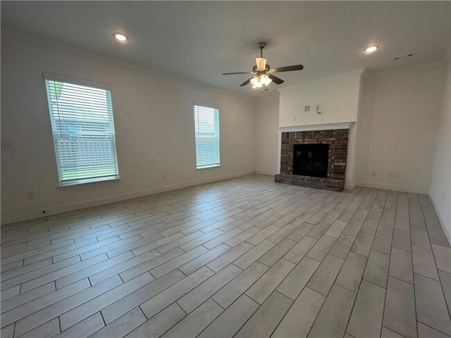 Building Photo - 2111 Periwinkle Pl