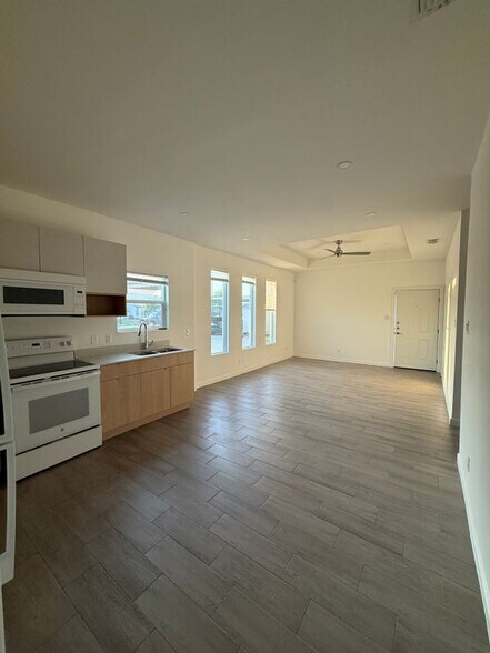 Building Photo - 1412 Lore Dr