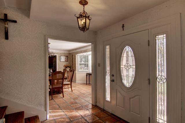 Building Photo - 1202 Tanglewood Trail