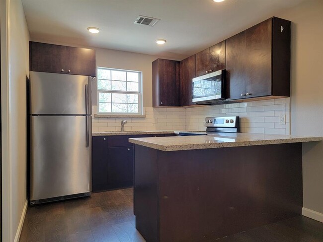Building Photo - 1723 Alta Vista St