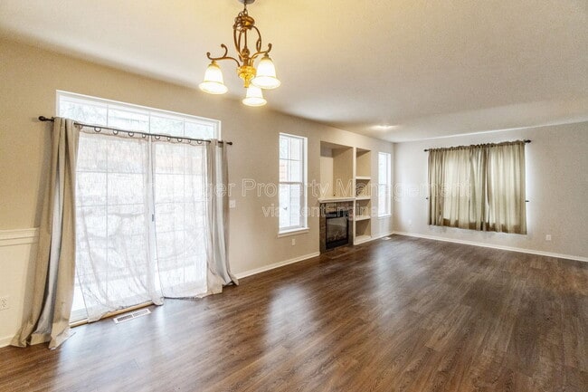 Building Photo - 6106 E 14th Ln