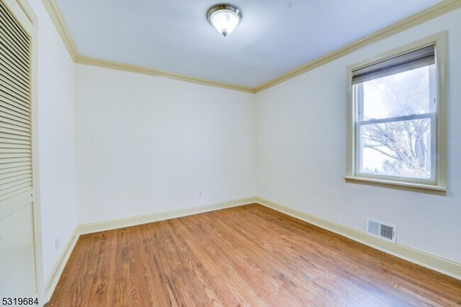 Building Photo - 33 Fairmount Ave