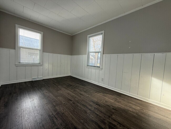 Building Photo - RD T 23-029