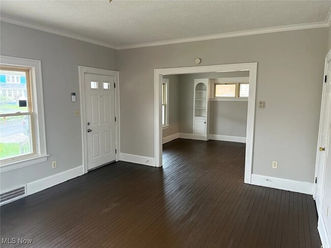 Building Photo - 12818 Beachwood Ave