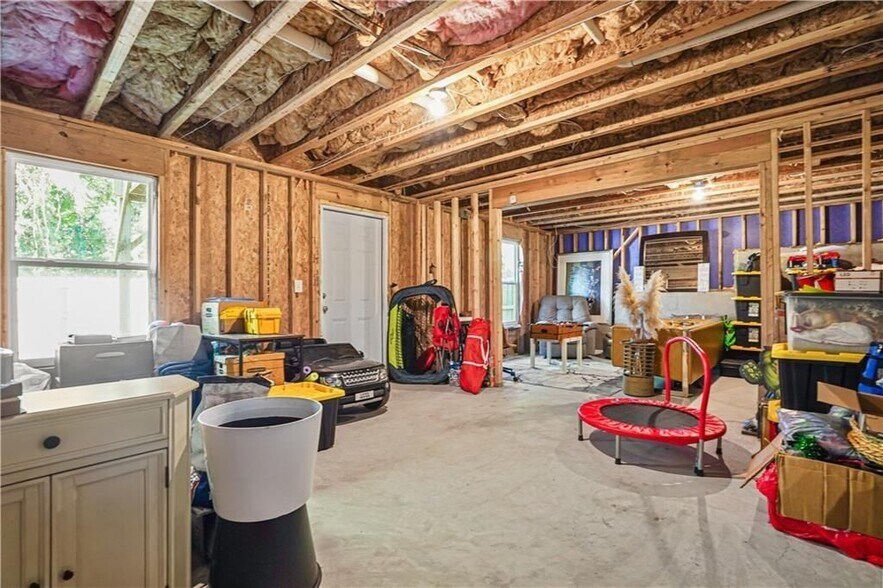 Building Photo - 580 Morrow Ln