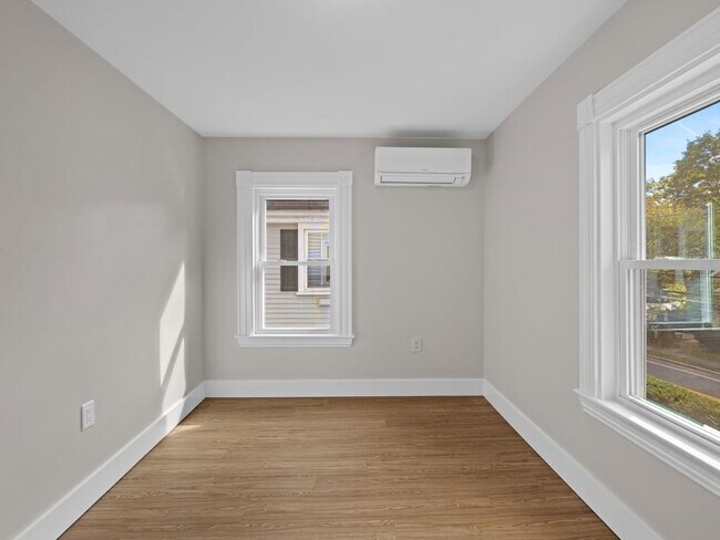 Building Photo - 40 Cedar St