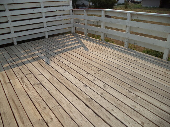 Building Photo - 1216 House in Northeast Minot! Pet Friendly!