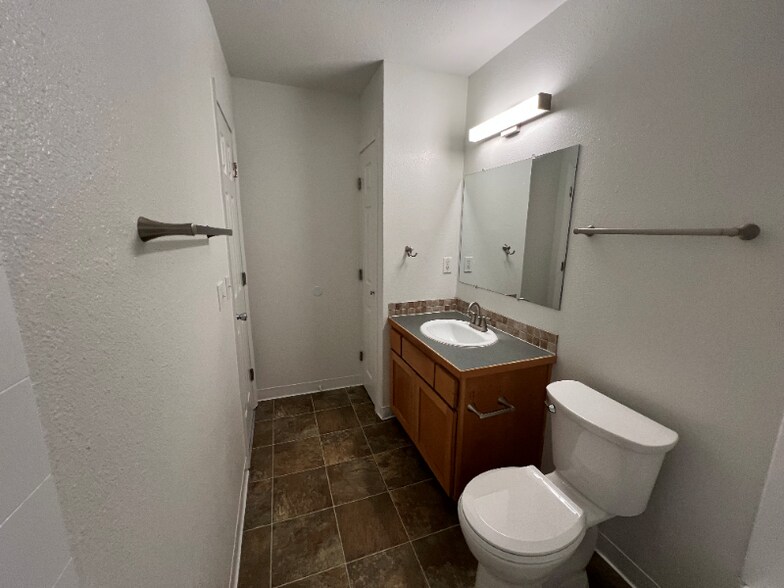 Building Photo - 17260 SW Heritage Ct