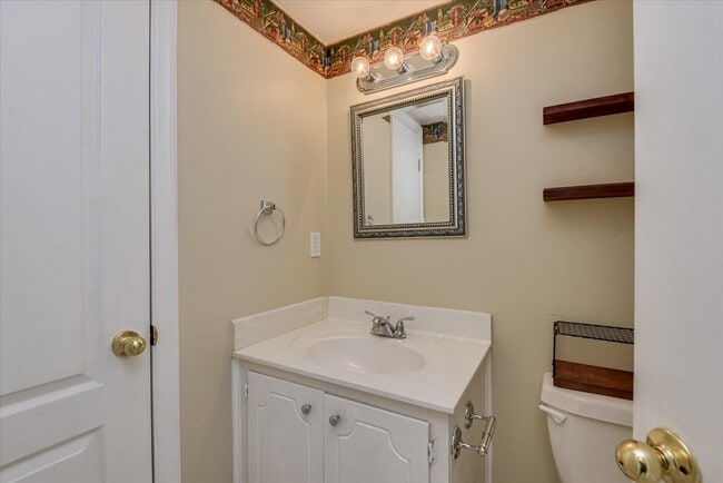 Building Photo - 2102 Howard Mill Rd