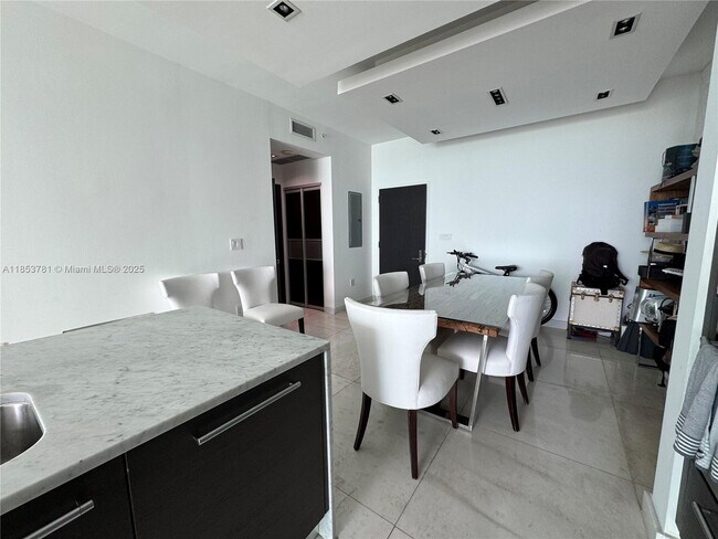 Building Photo - 900 Biscayne Blvd