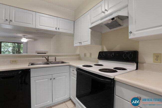 Building Photo - JUST REDUCED + NEW MOVE-IN SPECIAL Save $3...