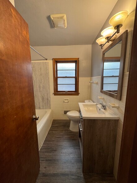 Building Photo - 1344 Maple Ave