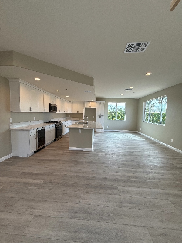 Building Photo - 7398 N Maple Ave