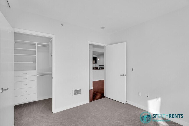 Building Photo - Hayes Valley: 1 Bed + Den @ The Hayes w/ Parking Included, Gym & Shared Roof Deck