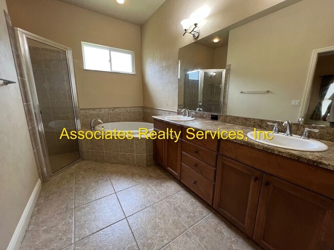 Building Photo - GORGEOUS Home in Garison Way!