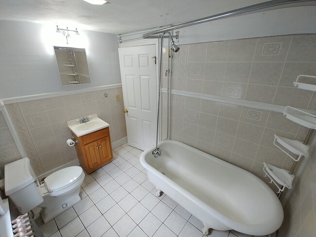 Building Photo - 77 Hudson St