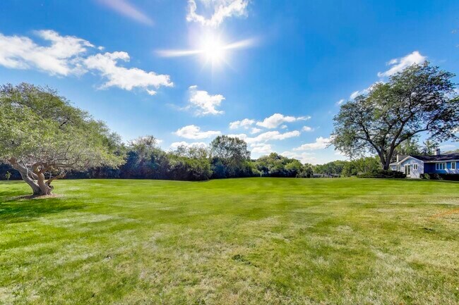 Building Photo - 21301 N Woodland Ave