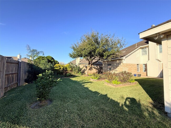 Building Photo - 410 Willow Pointe Dr