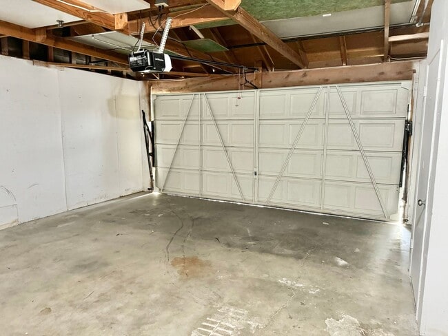 Building Photo - COMING SOON!! Comfortable and Spacious 3 b...