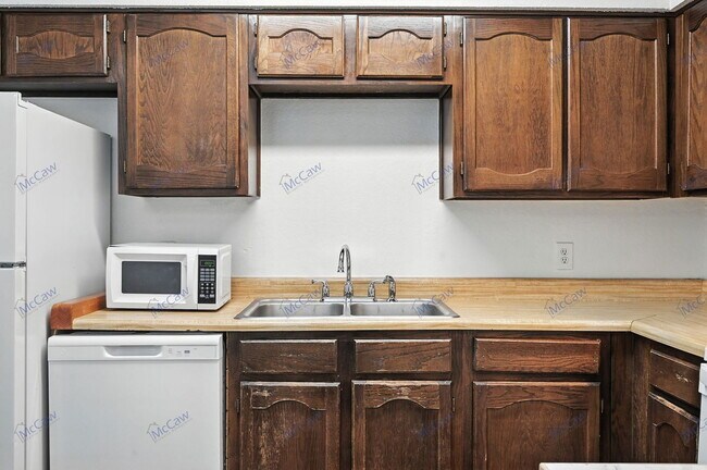 Building Photo - 2441 Sweetwood Dr