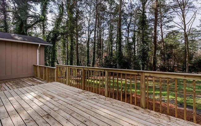 Building Photo - 5090 Heather Rd SE