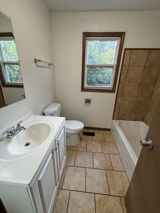 Building Photo - 5225 W 4th Ave