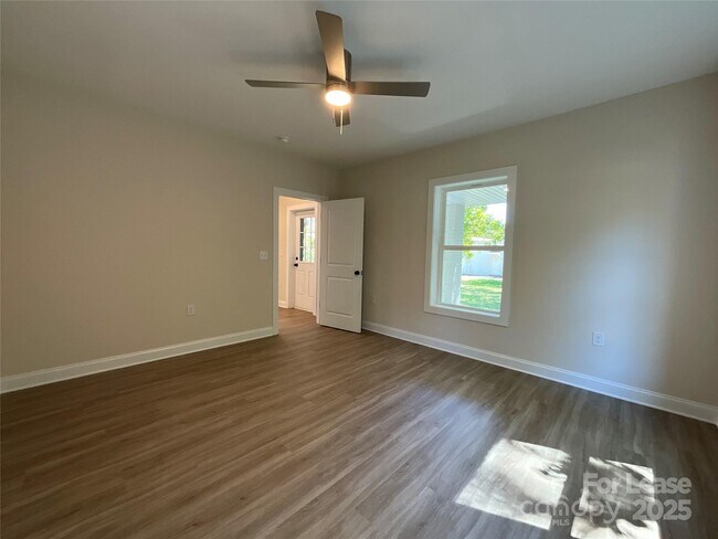Building Photo - 307 N Catawba St
