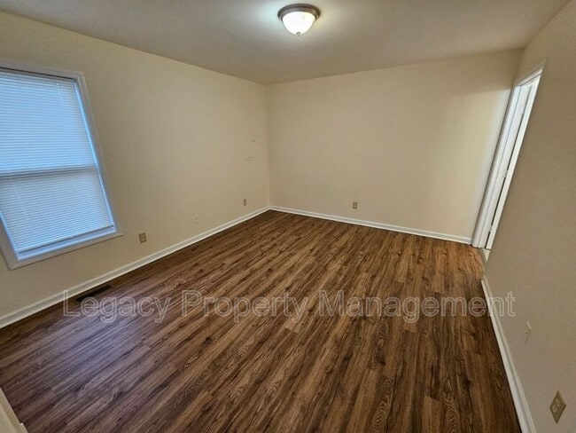 Building Photo - 531 S Anthony St