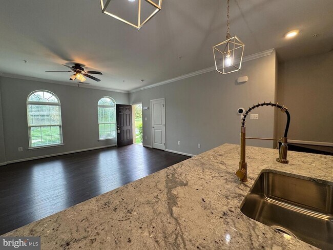 Building Photo - 5822 Oakdale Vlg Rd