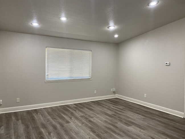 Building Photo - 3020 Olive Glen Ct