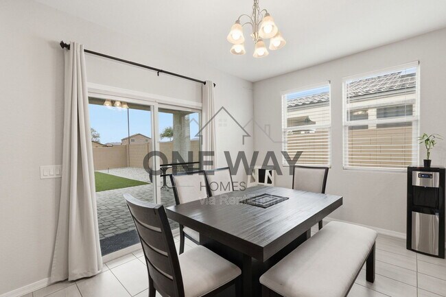 Building Photo - 392 S 194th Ln