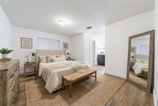 Building Photo - 111 Lobelia Rd