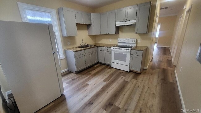 Building Photo - 19 Hoffman Ave