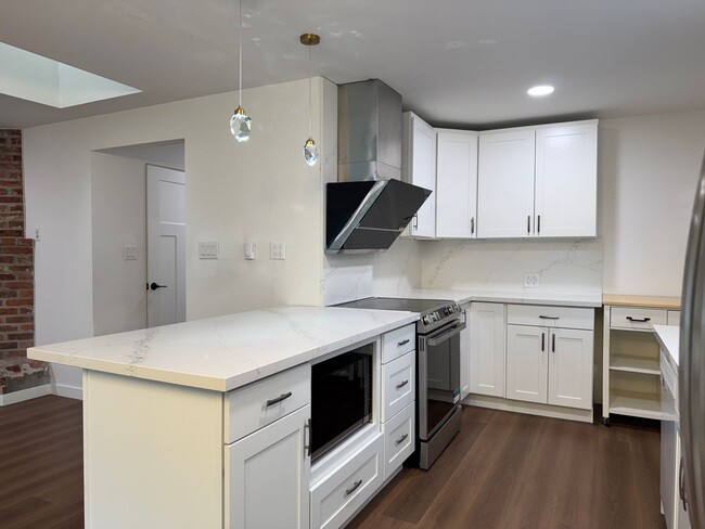 Building Photo - CLICK "REQUEST A TOUR" NOW!