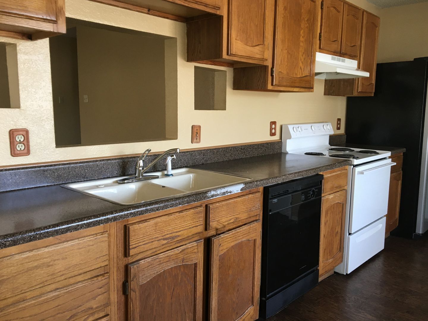 Building Photo - 2107 Dickens Dr