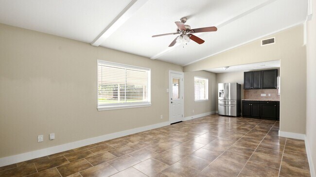 Building Photo - 1511 Sungail Dr