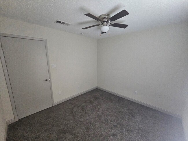 Building Photo - 3206 Pebble Lake Dr