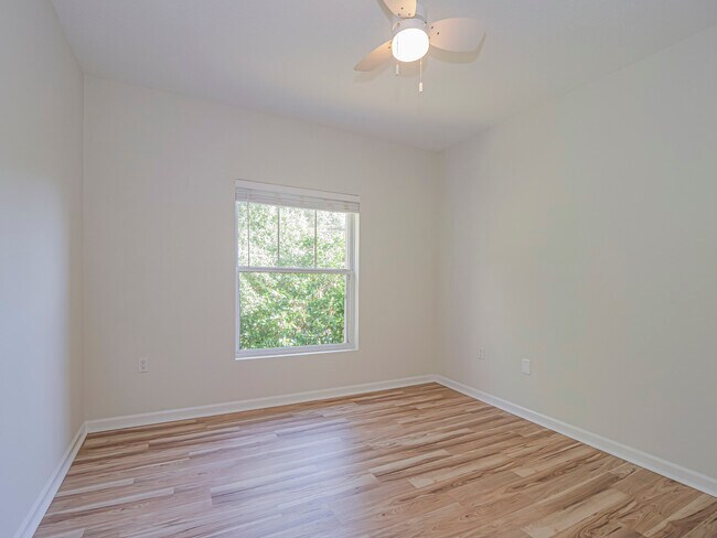 Building Photo - 5095 Fairways Cir