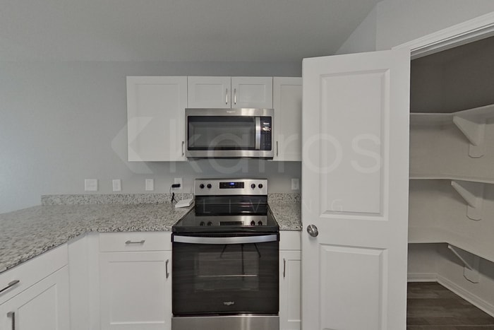 Building Photo - 15569 Briar Forest Dr