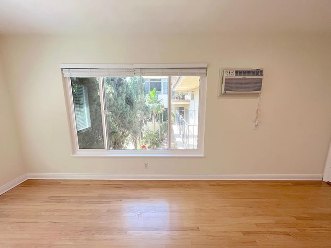 Building Photo - Unit 5