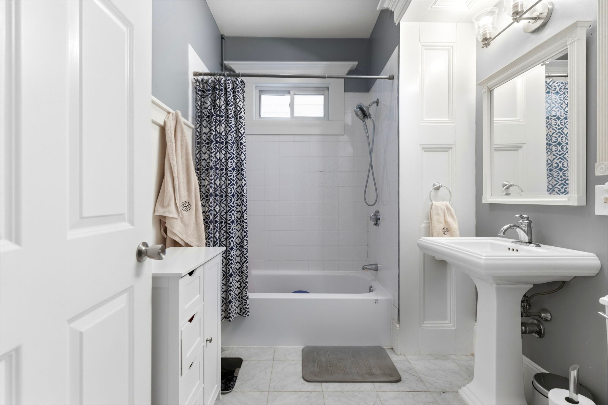 Building Photo - 722 E 2nd St