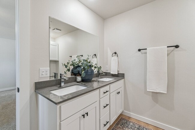 Building Photo - **New tenant incentive! Receive ($1200 CREDIT) applied to 2nd month's rent! Don’t miss your chanc...