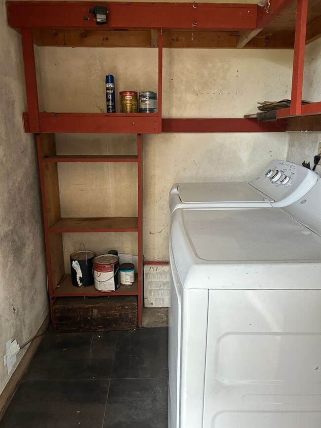 Building Photo - 2/2 In Green Leaf